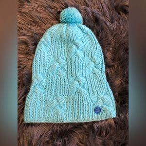 Under armour knitted turquoise winter hat. Unisex . Beautiful quality. GUC